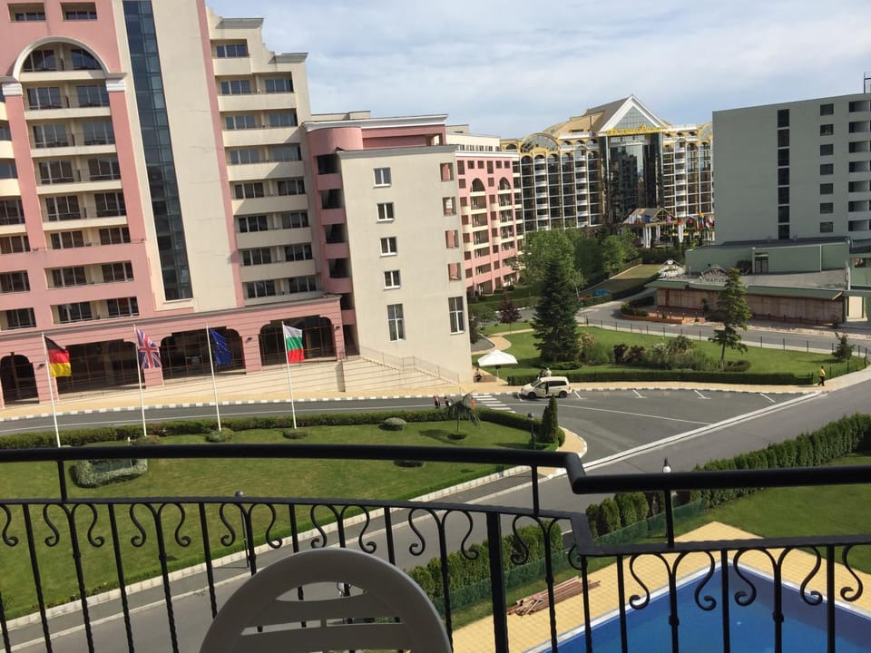 Property building, Balcony/Terrace, Garden view, Pool view, Street view