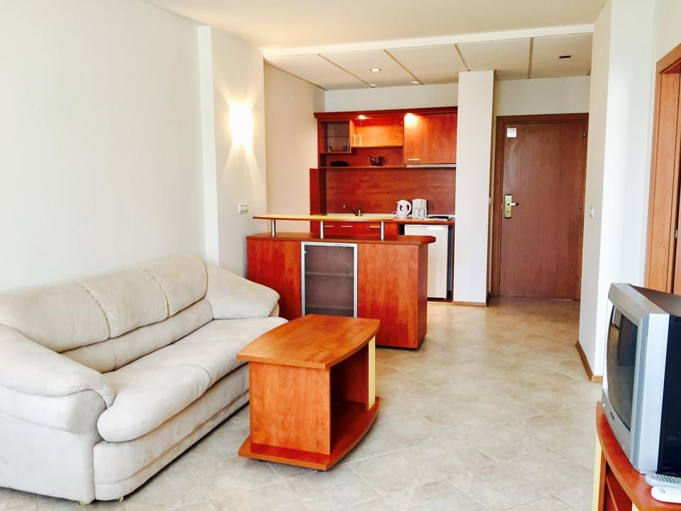 Communal lounge/ TV room, Living room, Dining area