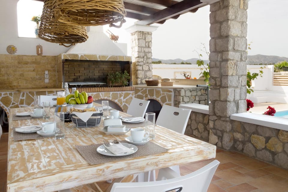 BBQ facilities, Dining area