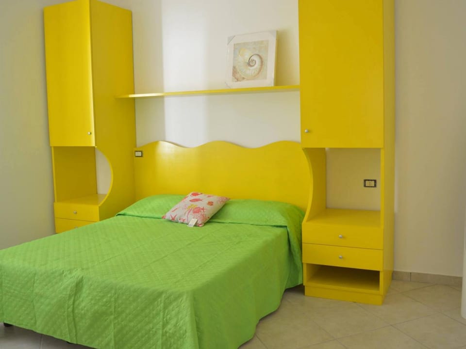 Bed, Day, View (from property/room), Photo of the whole room, Decorative detail, Decorative detail, City view, Street view, Street view, Area and facilities, bunk bed