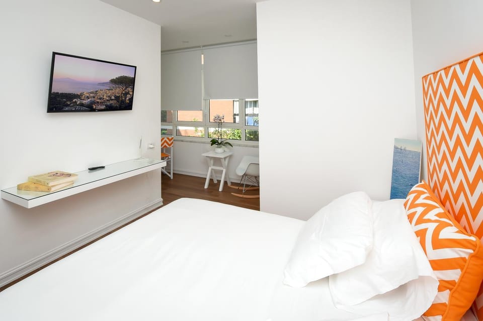 Bed, TV and multimedia, View (from property/room), Photo of the whole room, Bedroom
