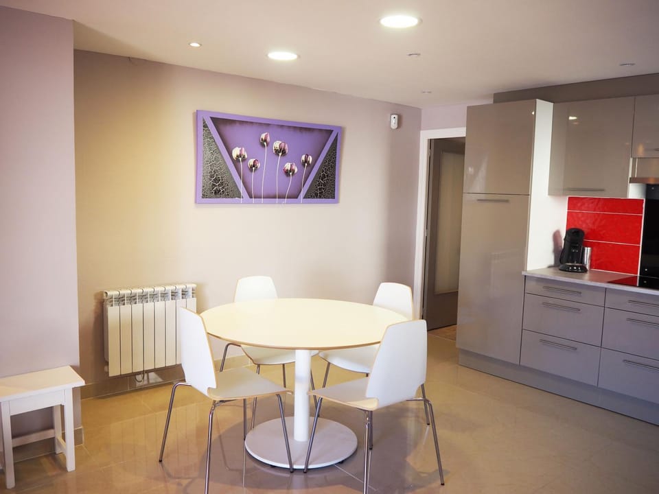Dining area, kitchen