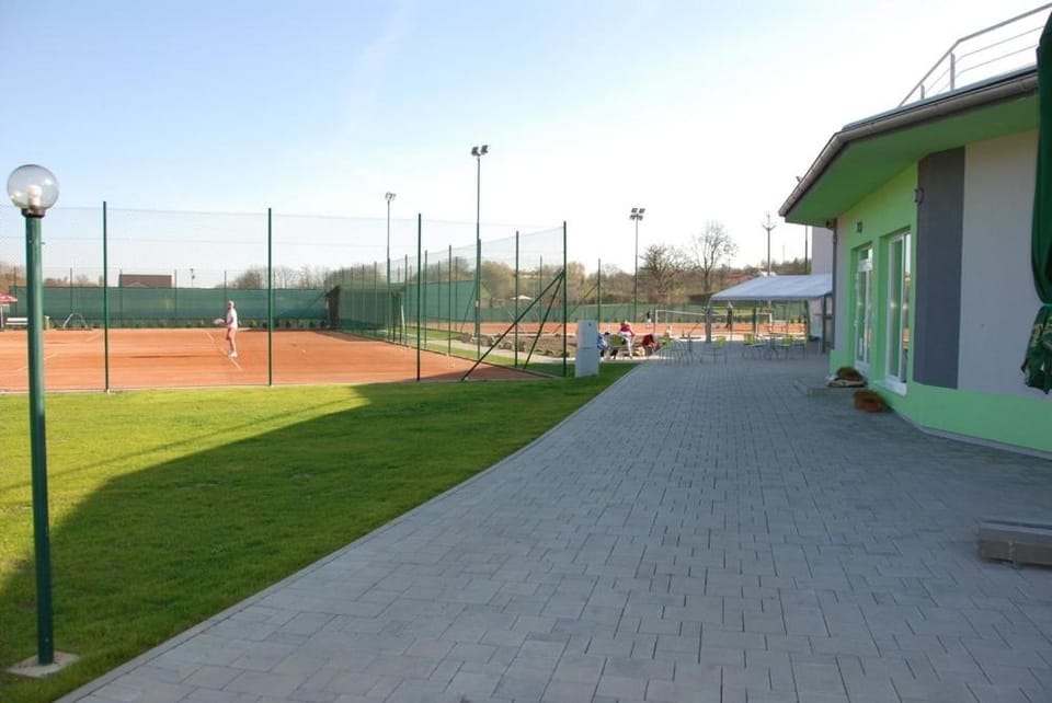 Tennis court