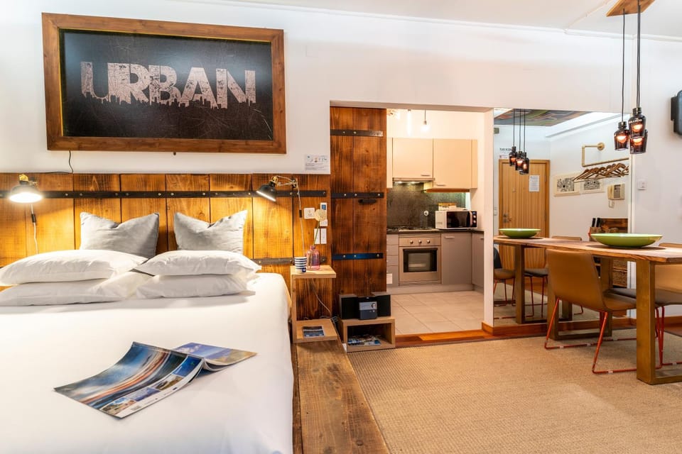 Bedroom, kitchen