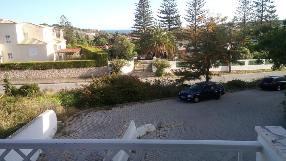 Sea view, Street view