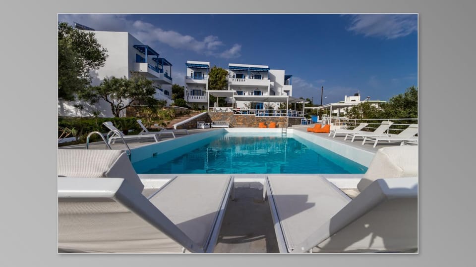 Property building, Restaurant/places to eat, Swimming pool