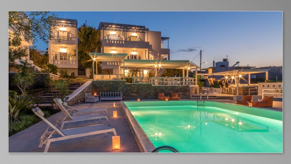 Property building, Restaurant/places to eat, Lounge or bar, Swimming pool