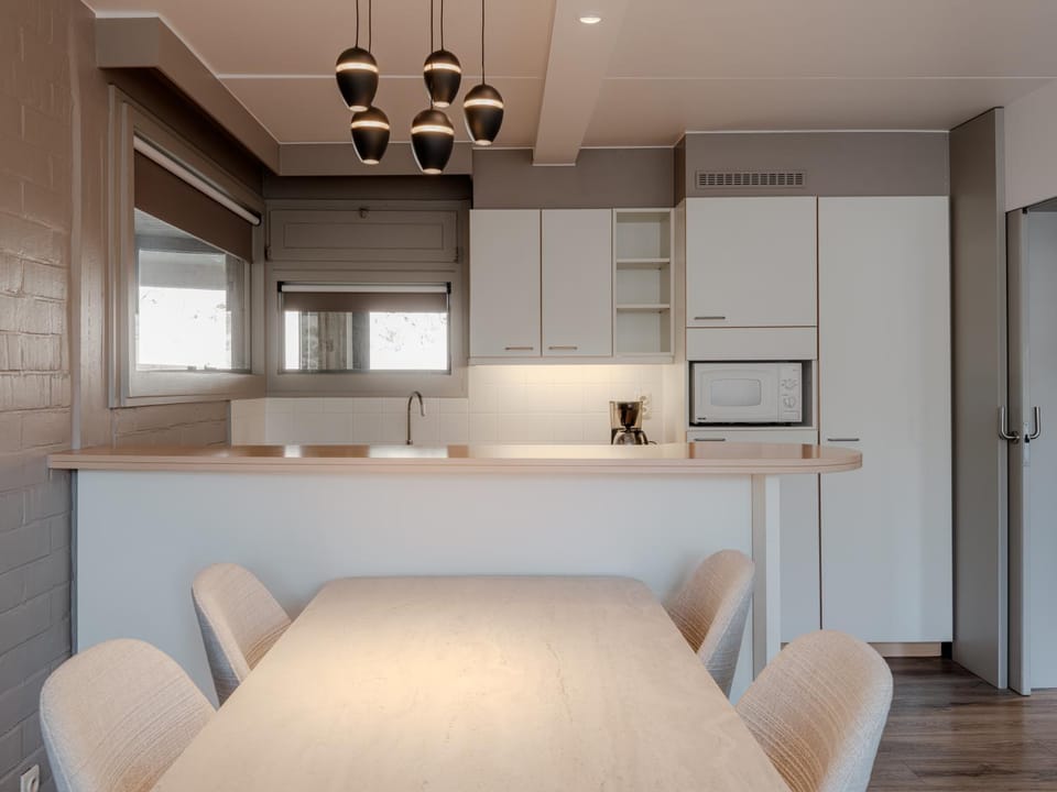 Kitchen or kitchenette, Dining area, internet