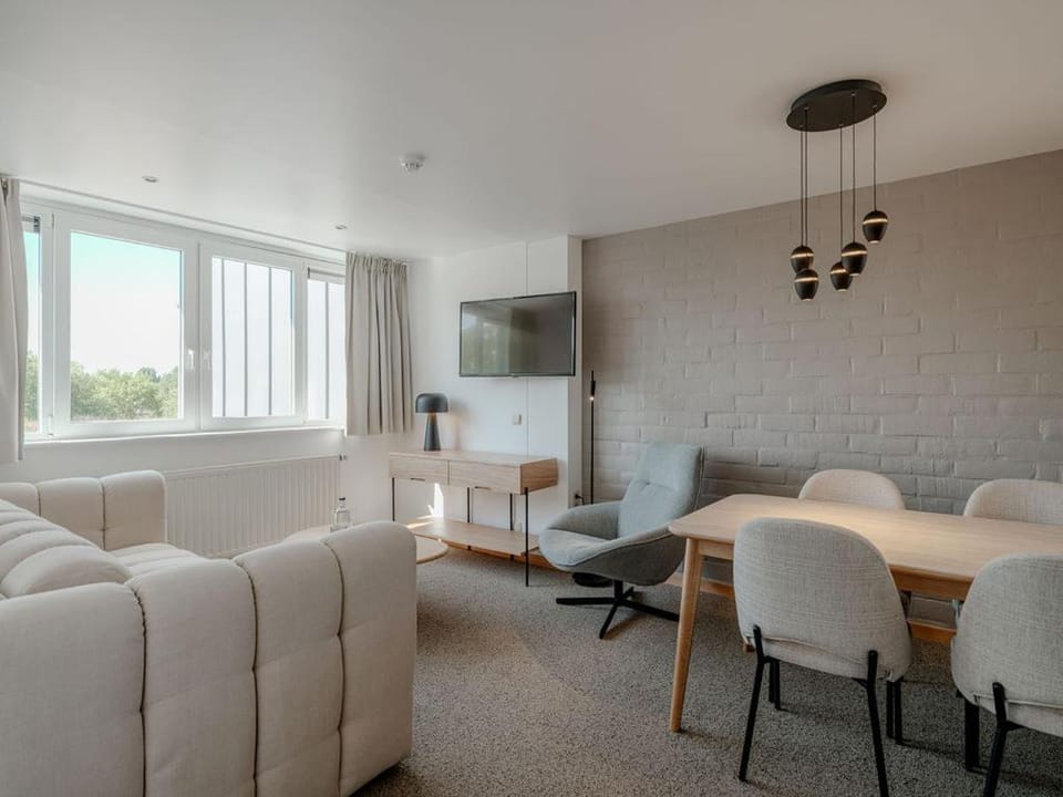 TV and multimedia, Dining area