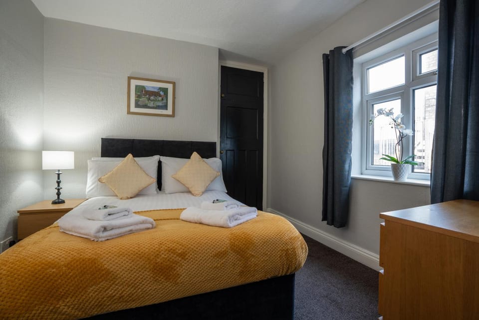 Bed, Coffee/tea facilities, Bedroom, towels, wardrobe