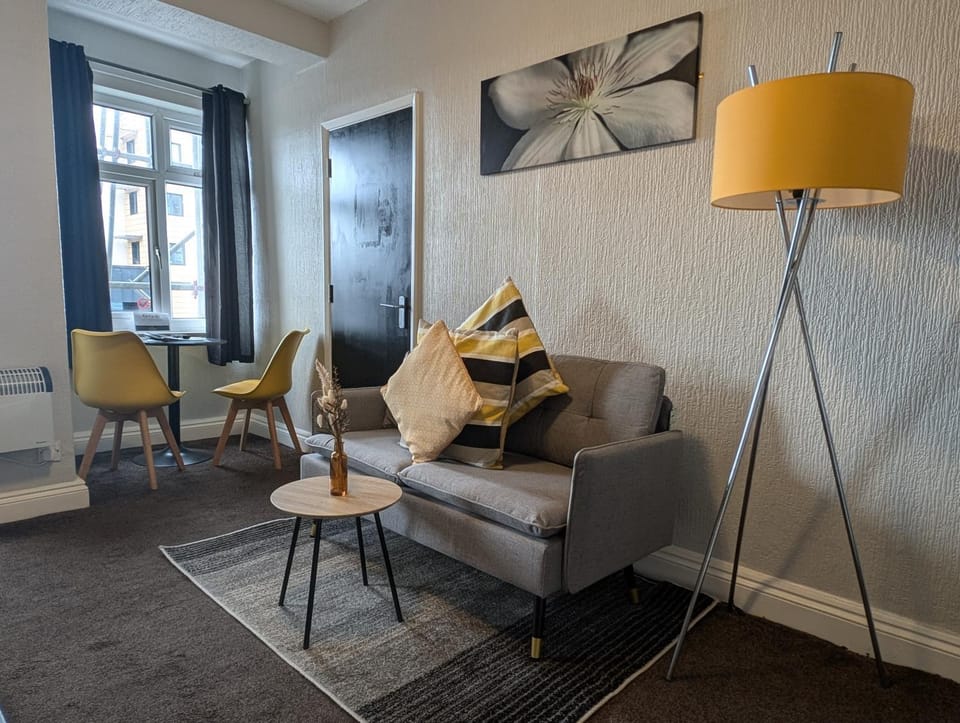 Kitchen or kitchenette, Living room, Seating area