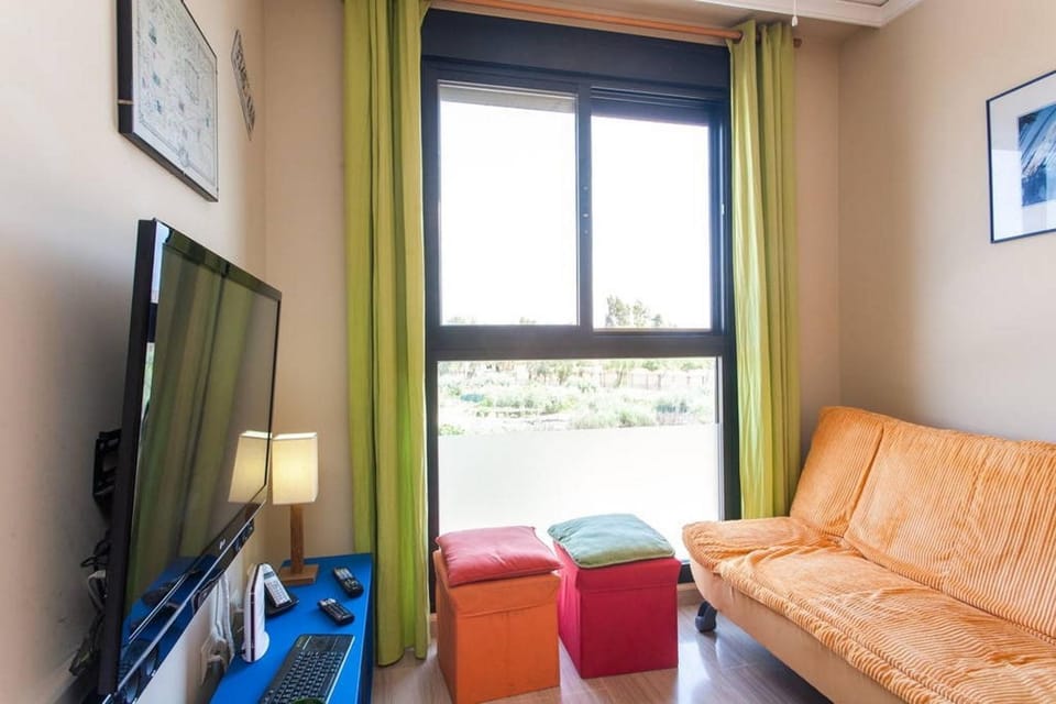 Bed, Living room