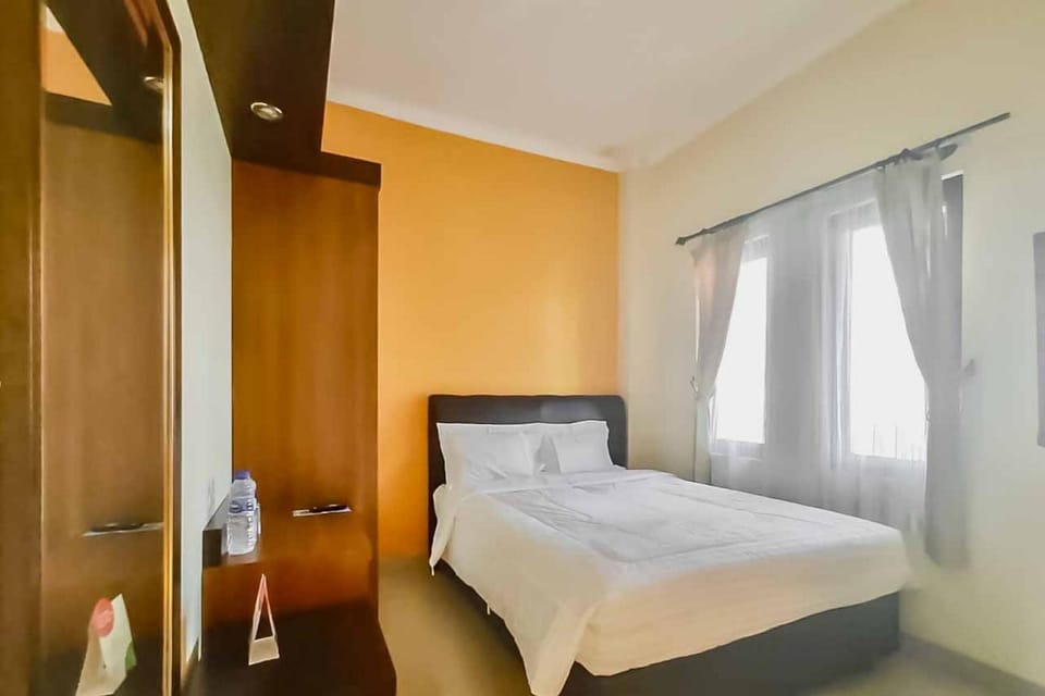 RedDoorz Syariah Plus near Cirebon Super Block Mall 2 Bed and Breakfast in West Java