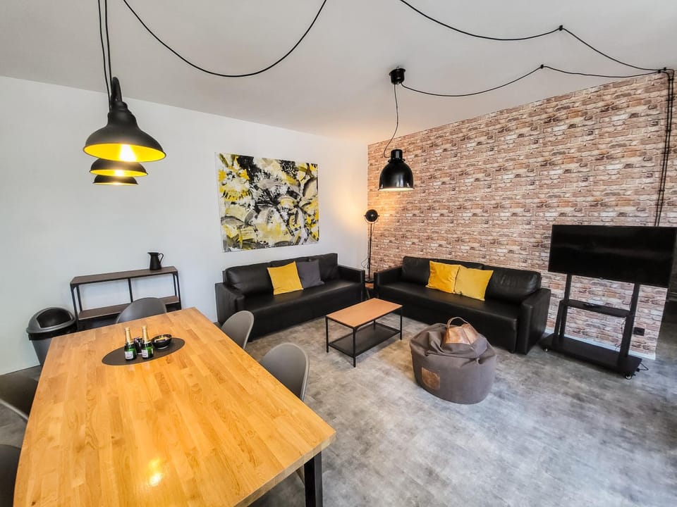 Living room, Seating area, Dining area