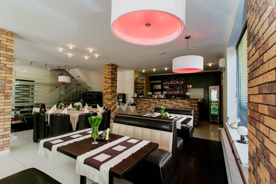 Restaurant/places to eat, Restaurant/places to eat