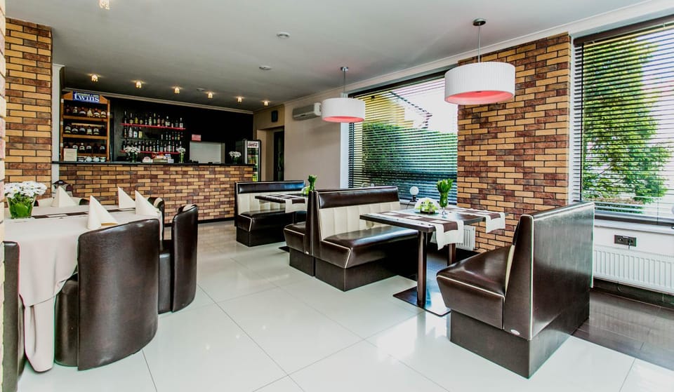 Restaurant/places to eat, Restaurant/places to eat