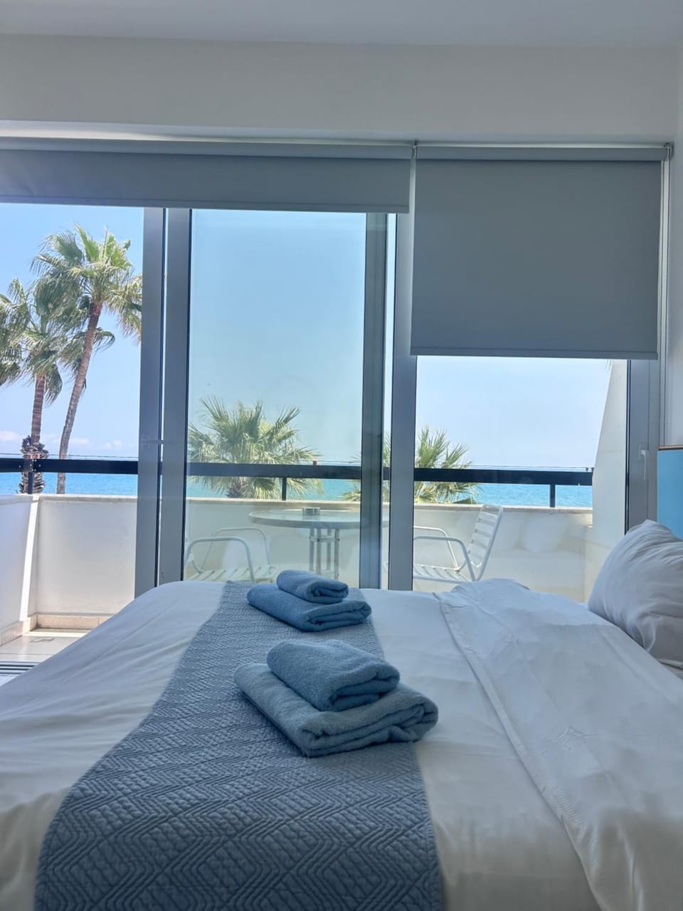 Bed, Natural landscape, View (from property/room), Balcony/Terrace, Photo of the whole room, Bedroom, Sea view, towels