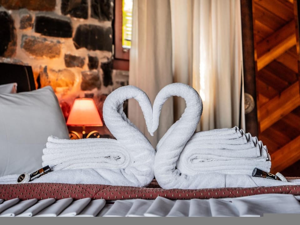 Photo of the whole room, towels