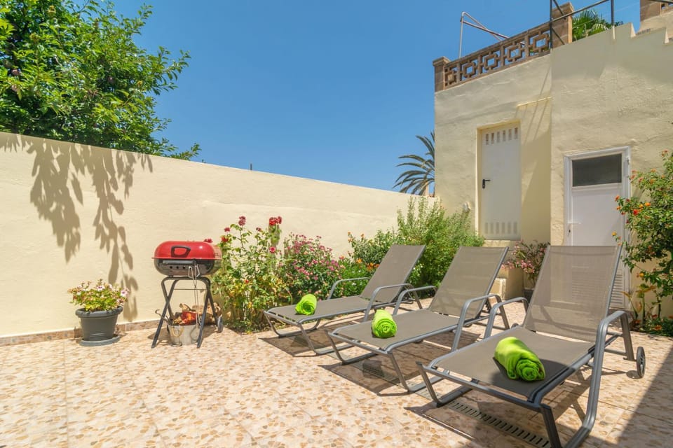 BBQ facilities, Balcony/Terrace, sunbed