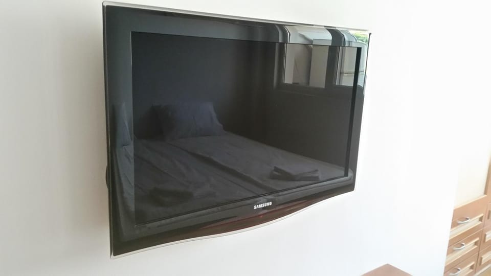 Bed, Dining area, Bedroom