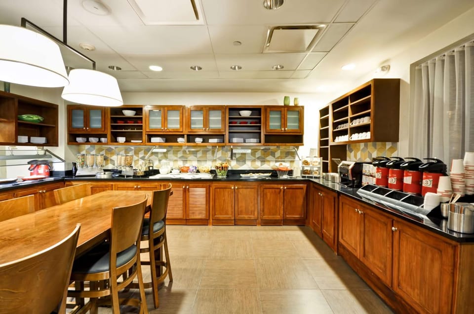 Restaurant/places to eat, Dining area, On site