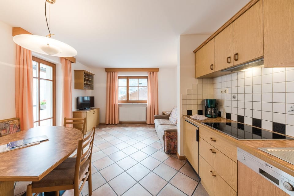 Kitchen or kitchenette, Living room