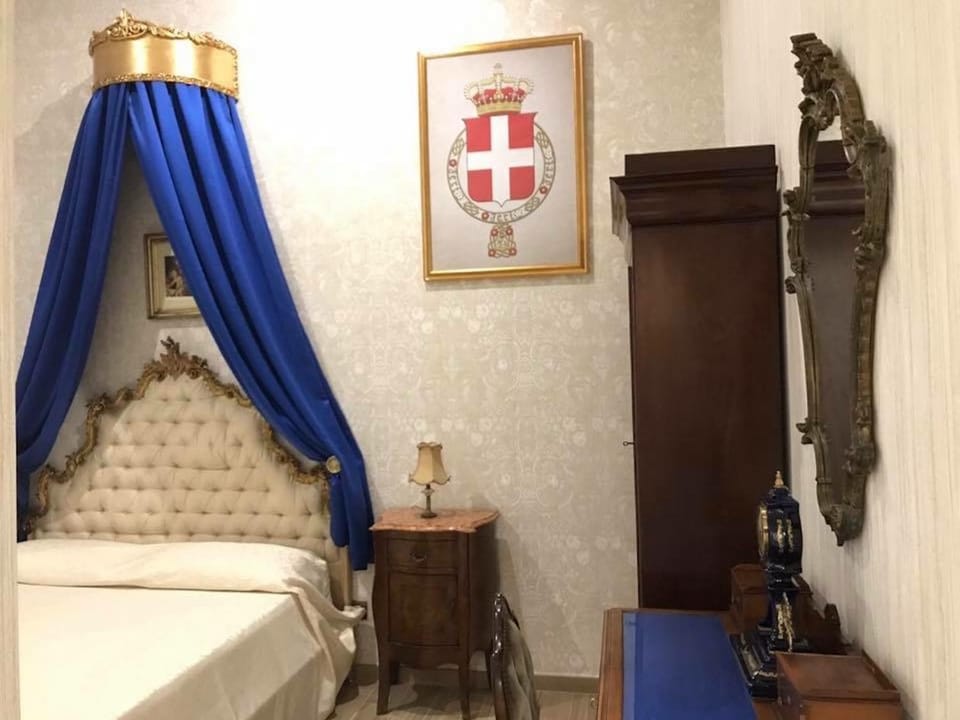 Bed, Photo of the whole room, Decorative detail