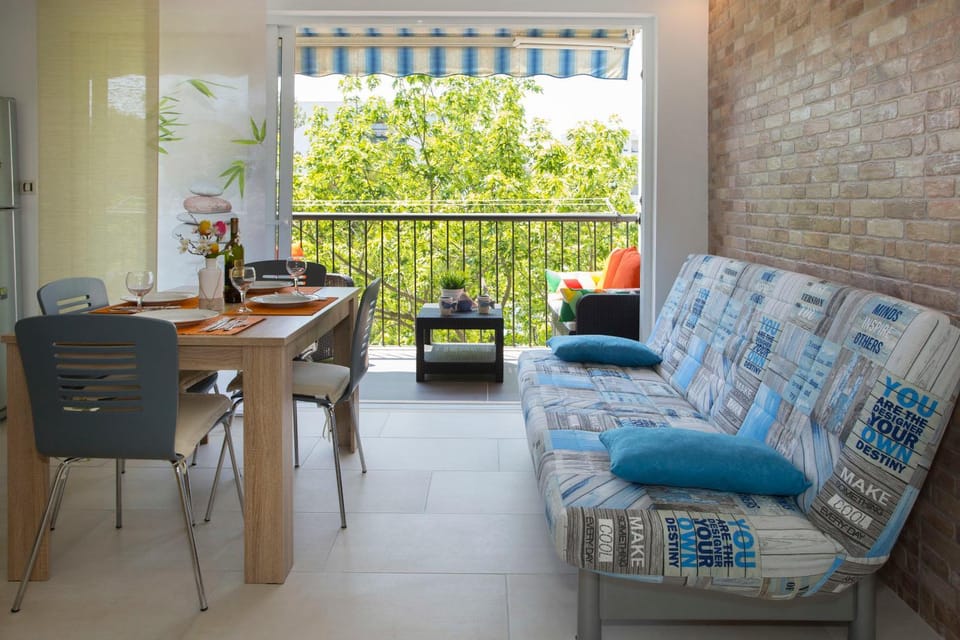 Living room, Dining area, Dining area, Garden view