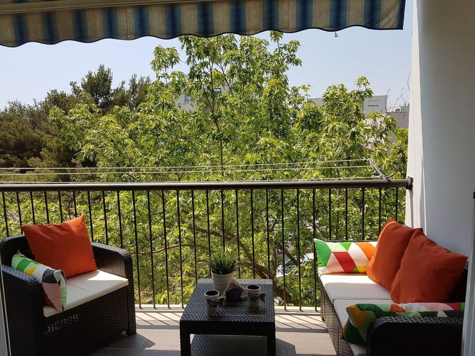 Balcony/Terrace, Seating area, Landmark view