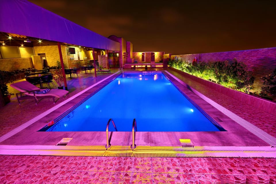 Swimming pool
