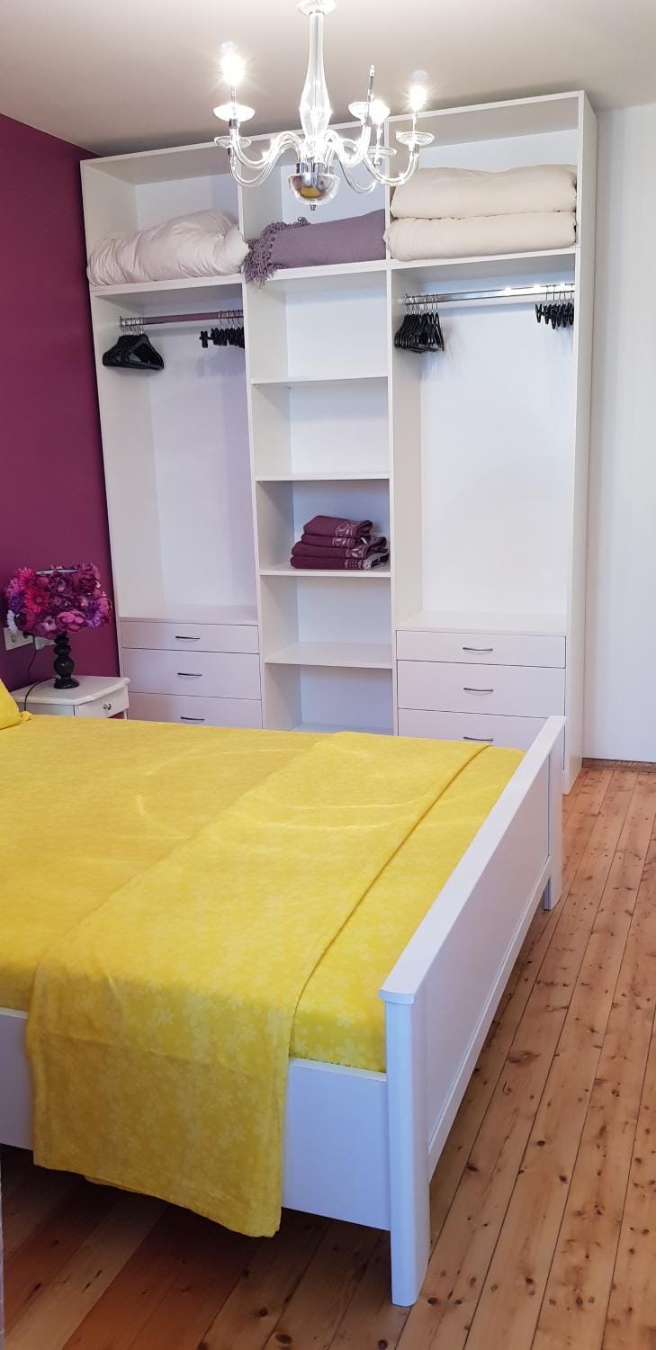 Bedroom, Street view