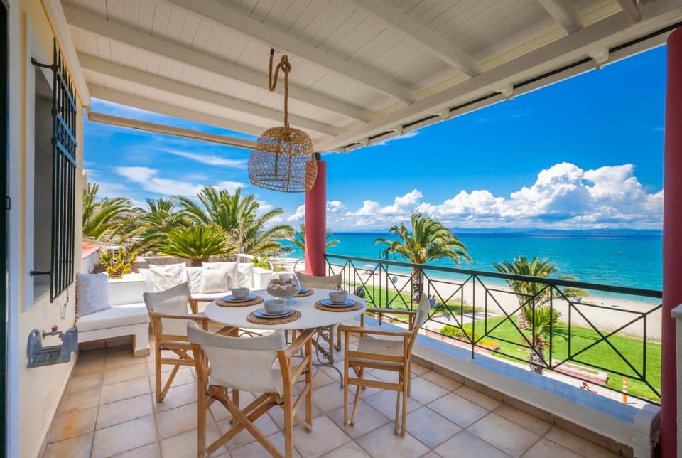 Patio, Balcony/Terrace, Seating area, Dining area, Sea view