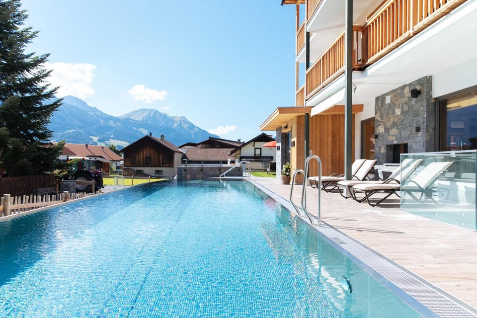 Property building, Swimming pool, Swimming pool