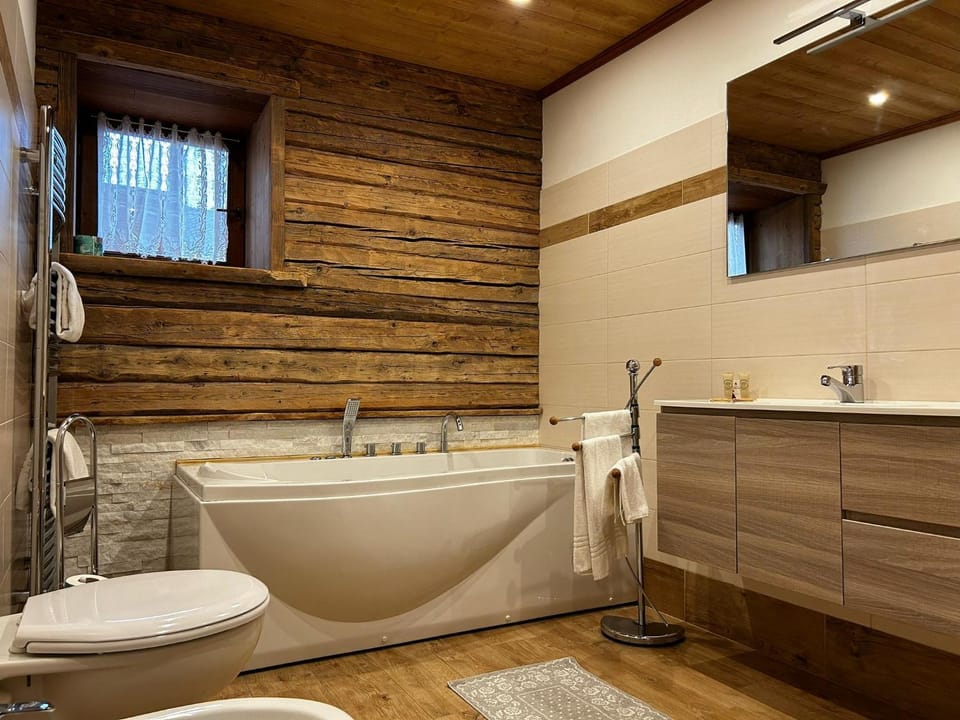 Bathroom, Living room, Pets, Garden view, Bath