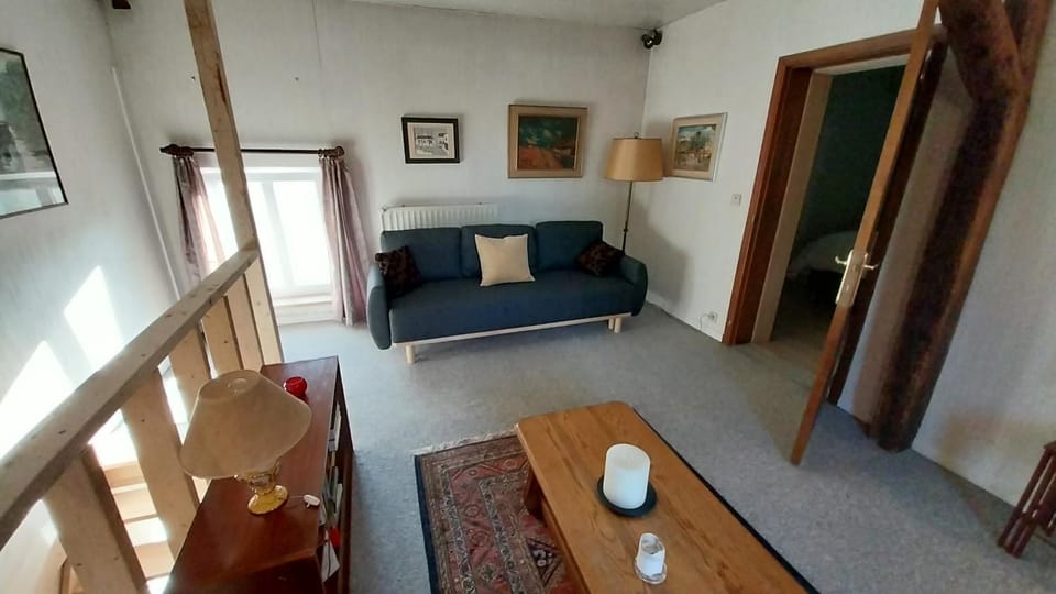 Bed, Living room