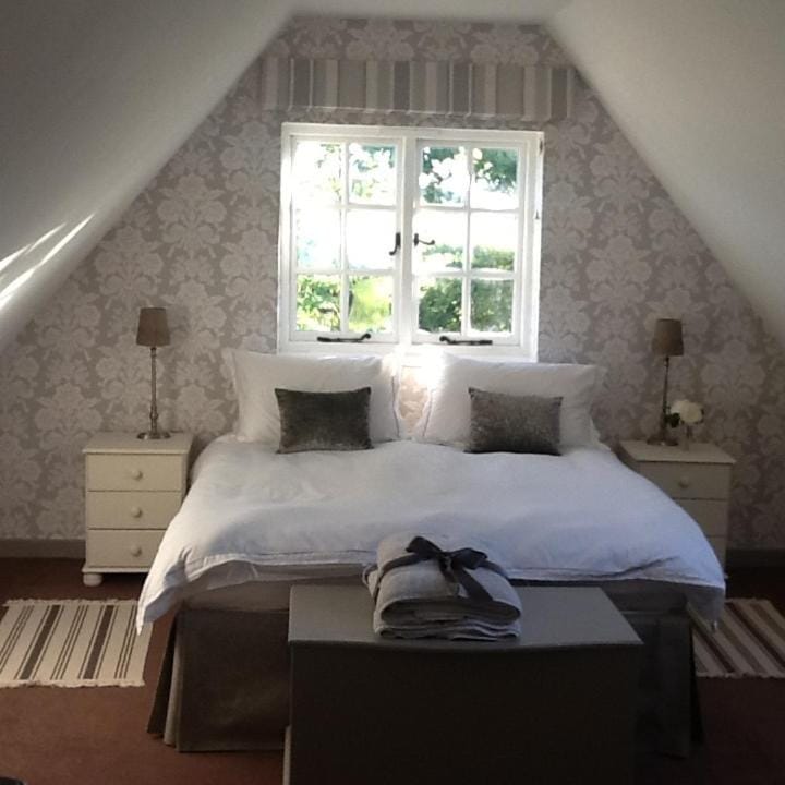Gardeners Cottage House in Cotswold District
