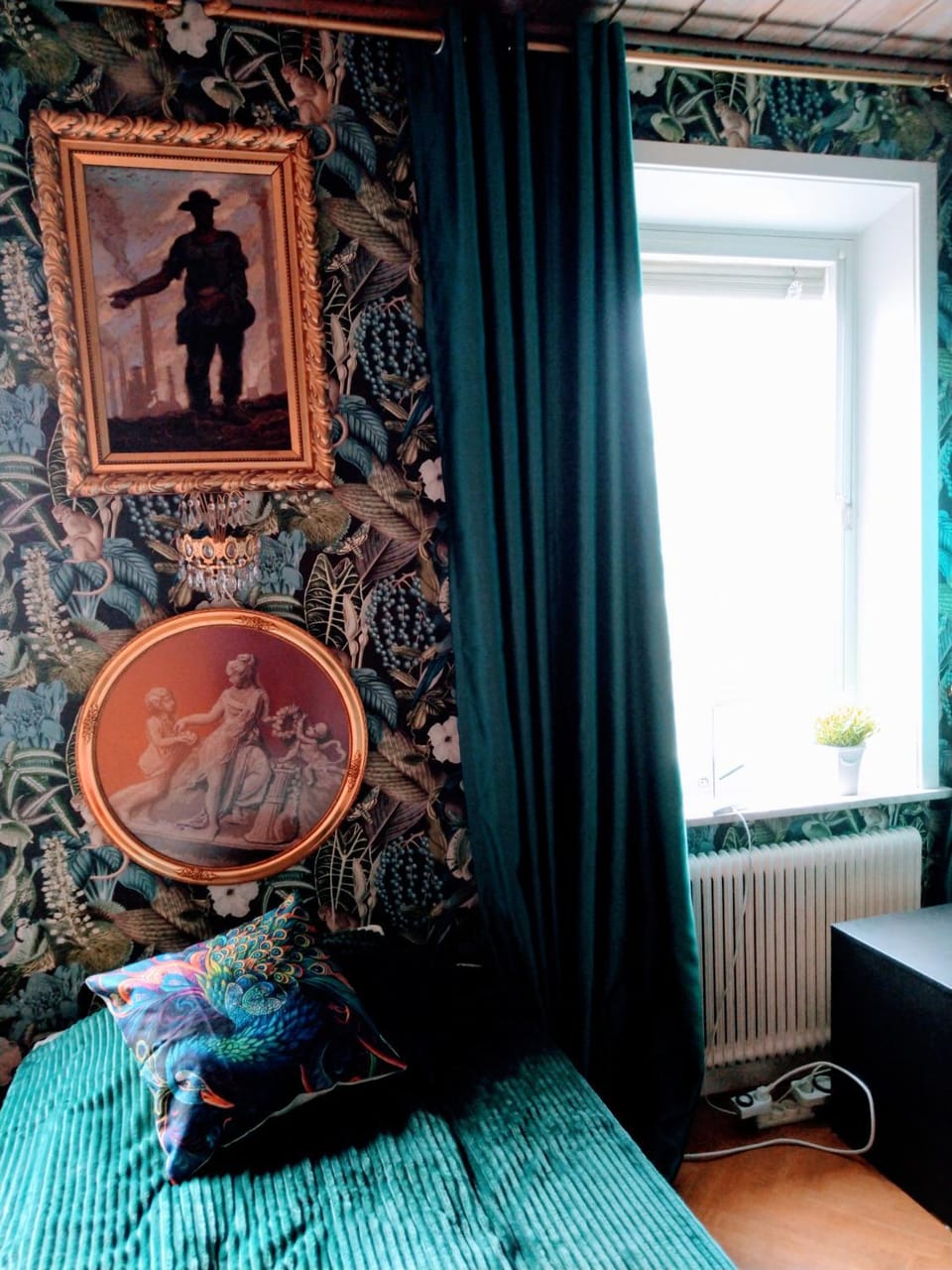 Photo of the whole room, Seating area, Bedroom, internet