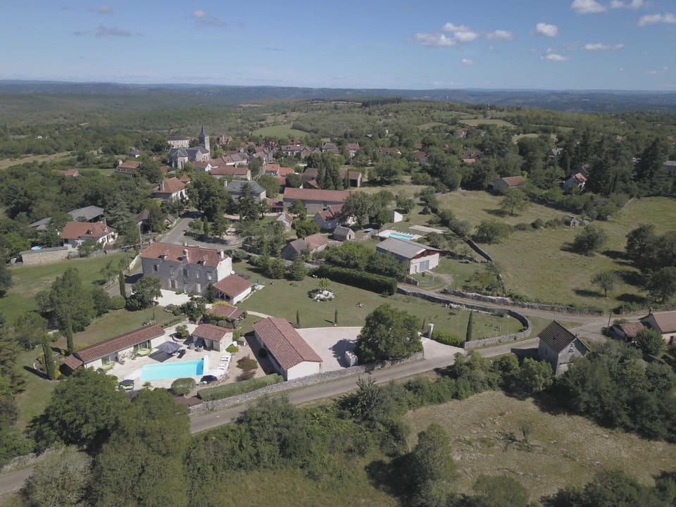 View (from property/room), Garden view, Landmark view, Pool view, Street view