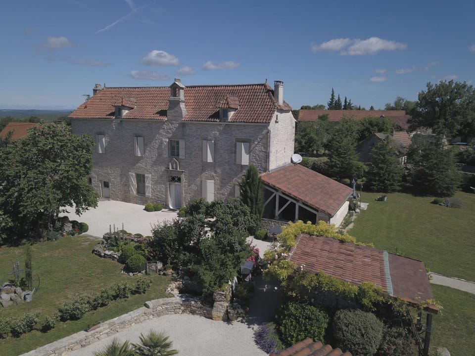 Facade/entrance, Bird's eye view