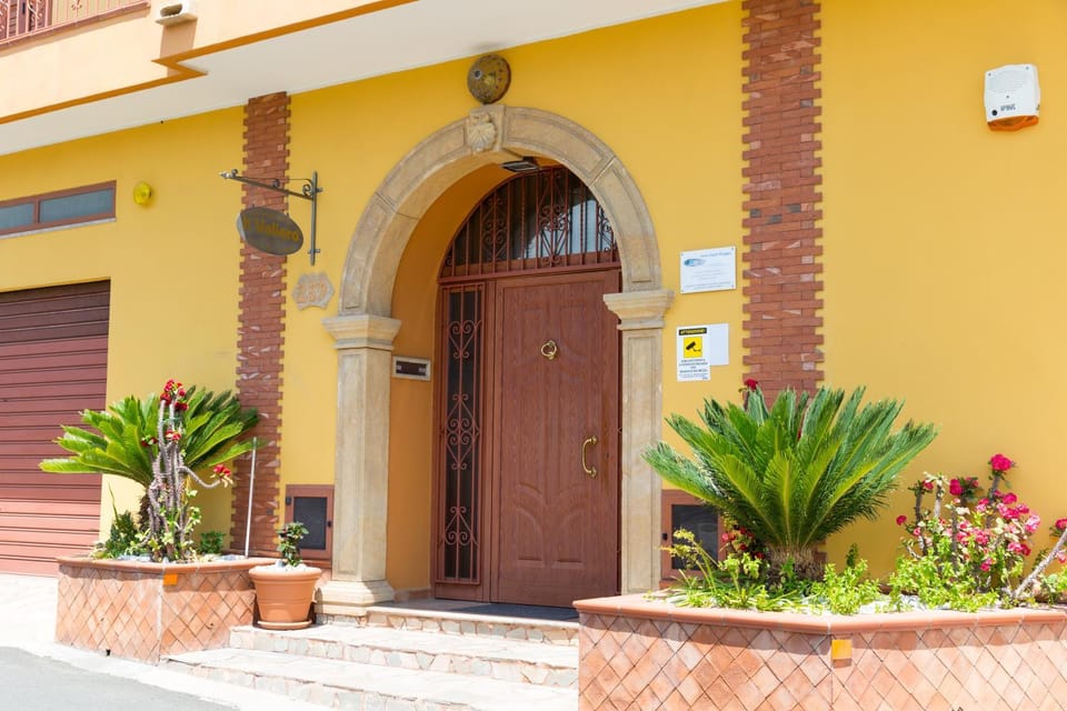 Property building, Facade/entrance, Day