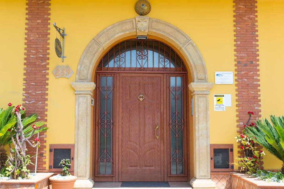Property building, Facade/entrance, Day