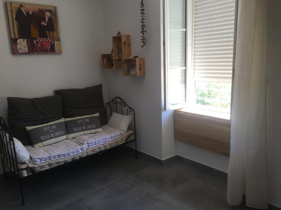 Seating area, Sunrise