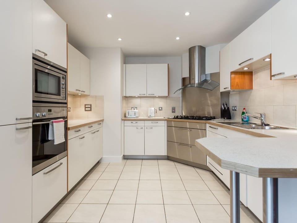 Jibe Ho - Beautiful Spacious Apartment with Harbour Views Apartment in Poole