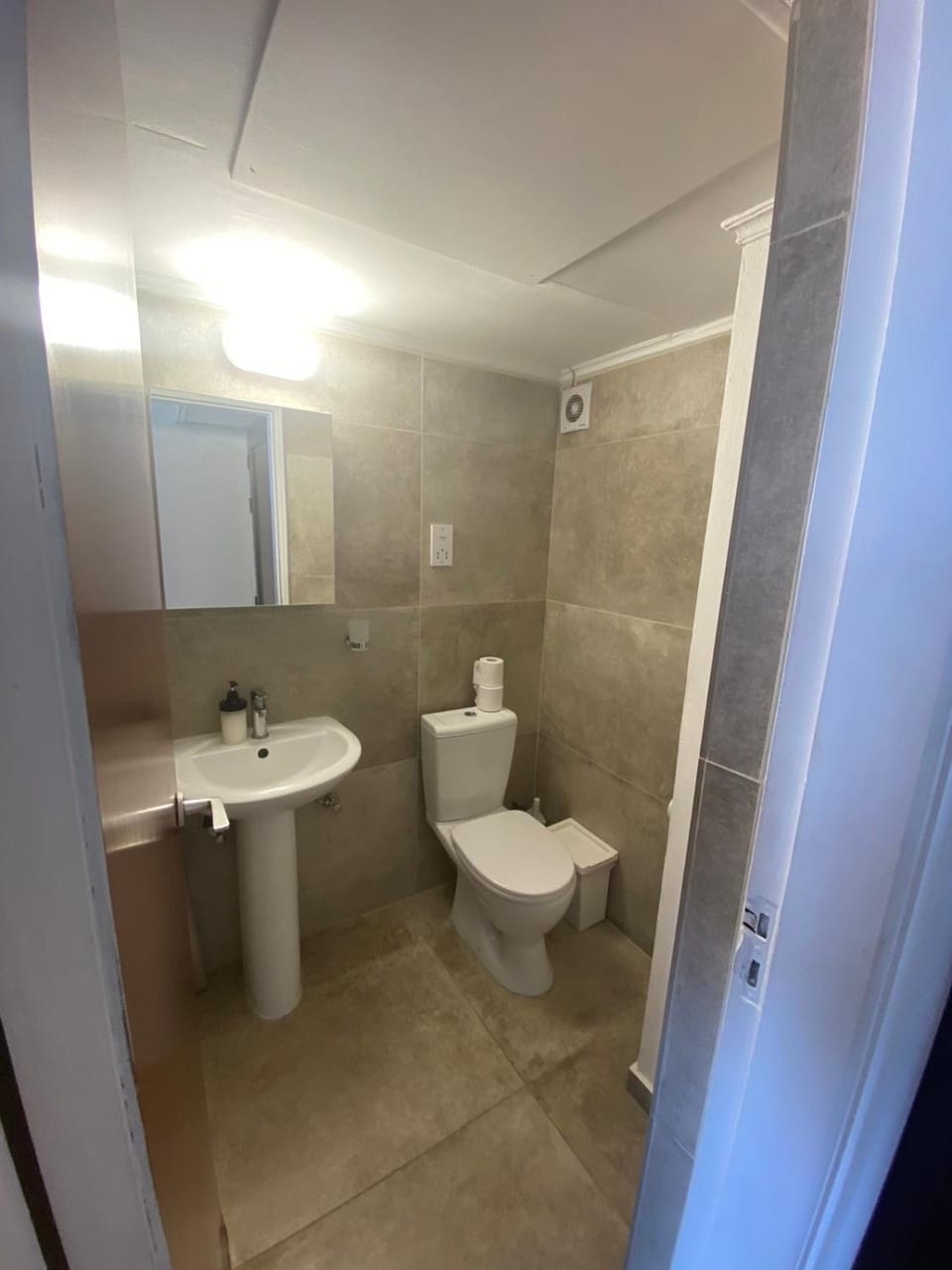 Shower, Toilet
