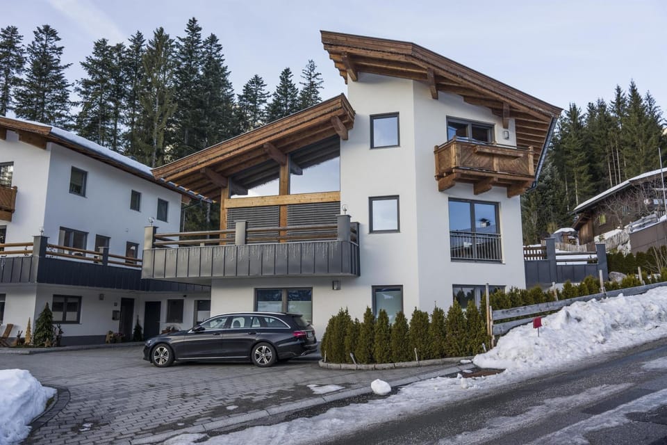 Property building, Day, Winter