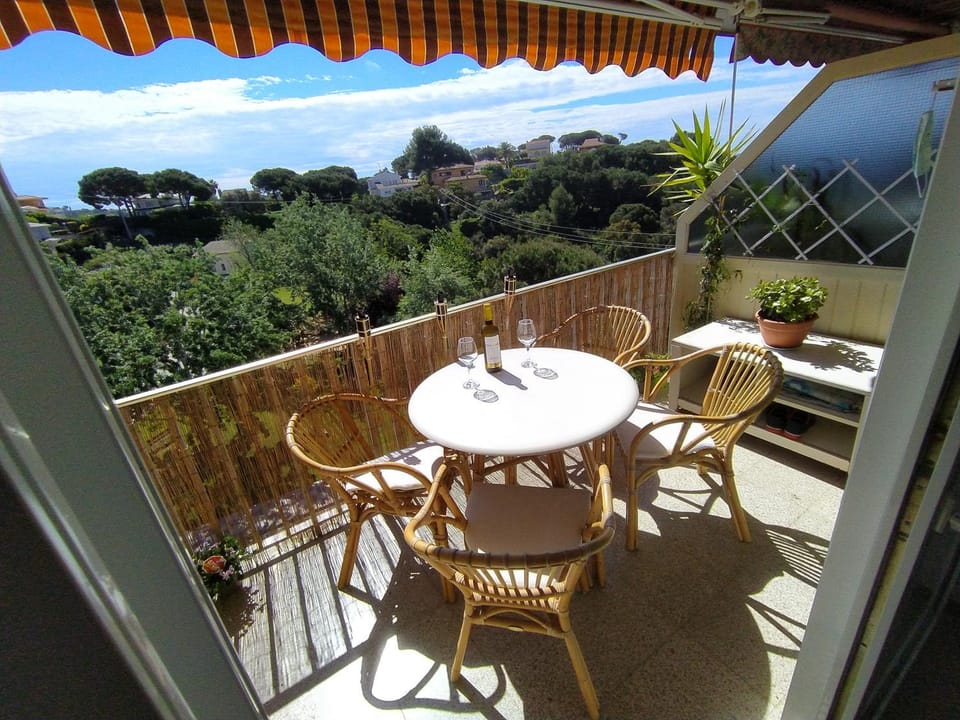 Balcony/Terrace, Mountain view