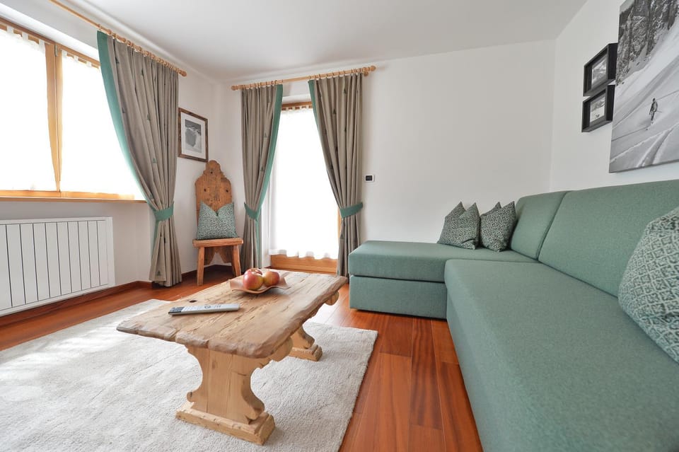 Living room, Decorative detail