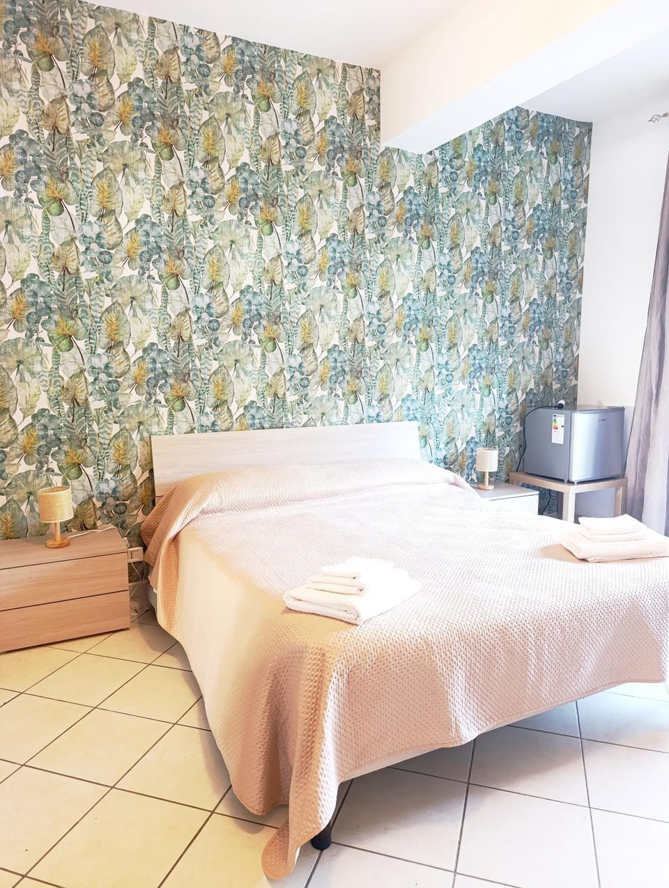 Bed, TV and multimedia, Photo of the whole room, Bedroom, minibar, air conditioner