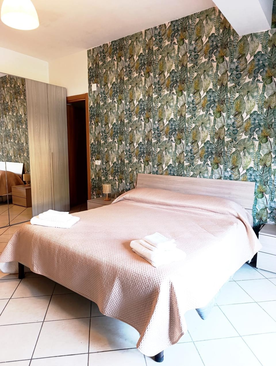 Bed, Photo of the whole room, Bedroom, towels, wardrobe, air conditioner