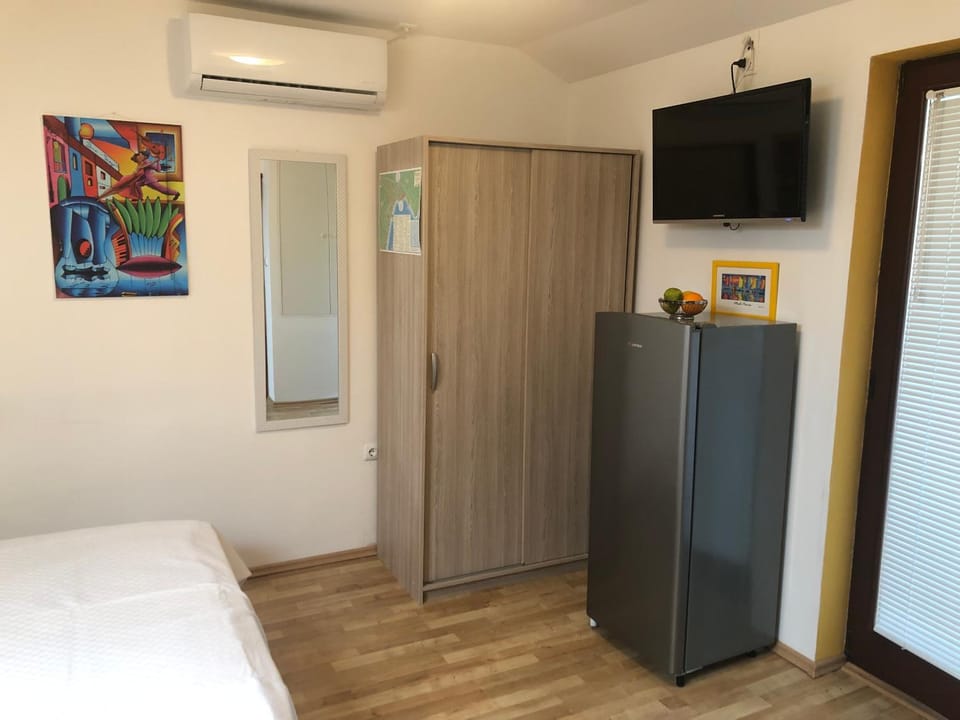 TV and multimedia, Bedroom, wardrobe, air conditioner